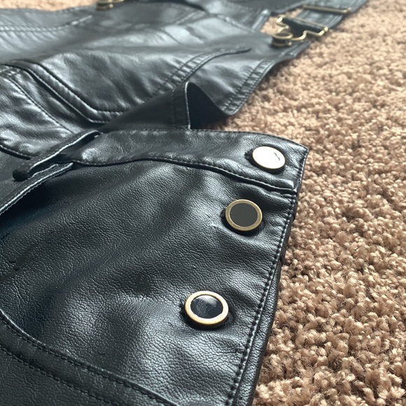 Avec les filles faux leather overalls - Picture 3 of 5